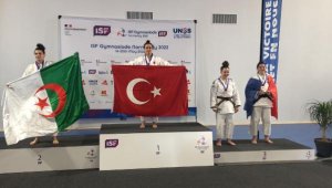 Bir altın da Manisalı Sümeyye'den