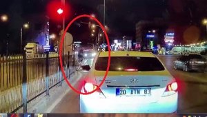 İşte o an! Bisikletli yola çıktı ve..