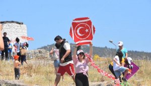Bodrum'da 16'ncı Uçurtma Festivali'yle eğitime katkı sağlandı