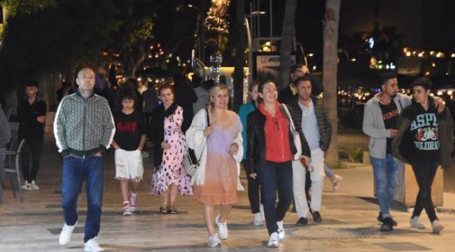 Bodrum'da cadde ve sokaklarda turist yoğunluğu yaşandı