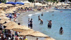 Bodrum'da Havalar Isındı, Plajlar Doldu