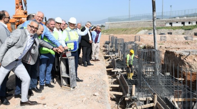Bornova Naldöken Pazaryeri'nin temel betonu döküldü
