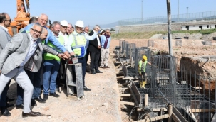 Bornova Naldöken Pazaryeri'nin temel betonu döküldü