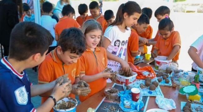 Buca'da çocuklar 'tohum topu' yaptı