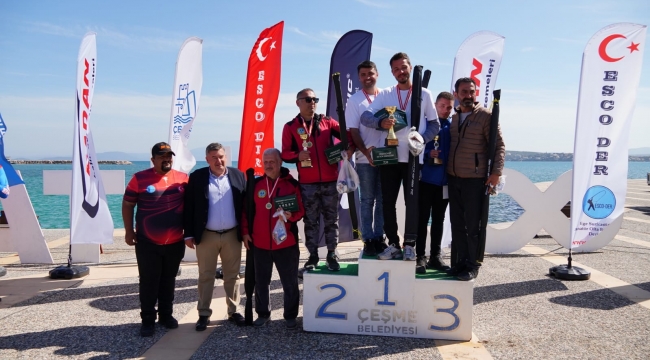 Çeşme'de 90 takım, balık avlamak için yarıştı