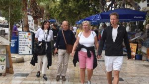 Çeşme ile Bodrum'u tatilciler doldurdu