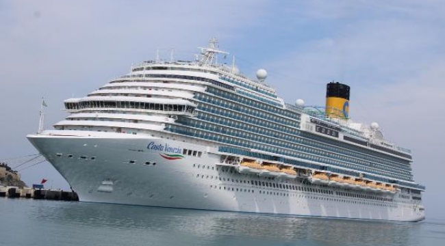 Costa Venezia Kuşadası'na 903 turist getirdi