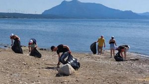 Datça'da üniversite öğrencileri çevre temizliği yaptı