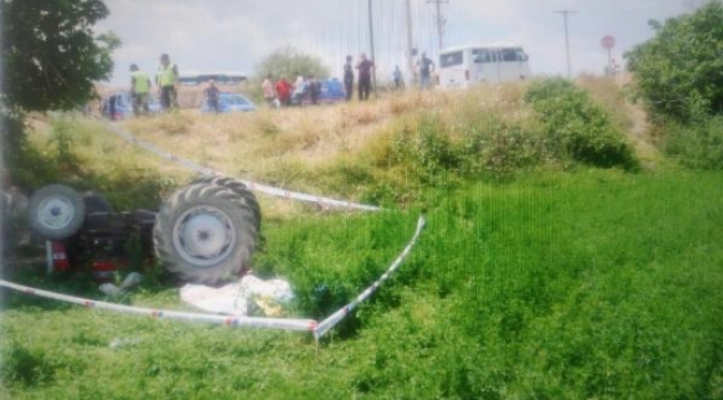 Denizli'de traktör kontrolden çıkıp devrildi: 2 ölü