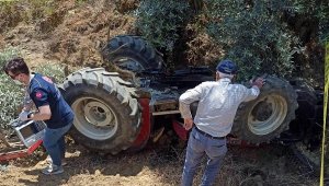Devrilen traktörün altında kalan çiftçi öldü