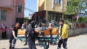 Evde düşen kadının yardımına itfaiye yetişti