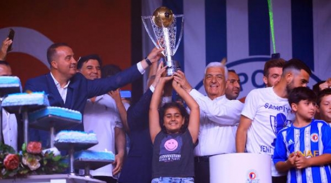 Fethiyespor şampiyonluğu kutladı