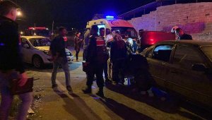 İzmir Tire'de iki otomobil çarpıştı: 5 yaralı 