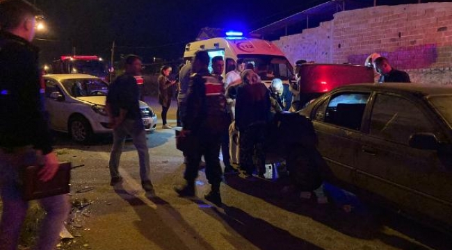İzmir Tire'de iki otomobil çarpıştı: 5 yaralı 