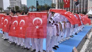İzmir'de 19 Mayıs coşkuyla kutlandı
