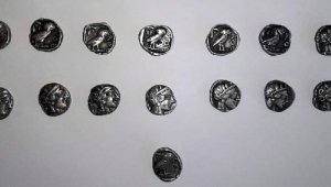 İzmir'de 210 tarihi sikke ele geçirildi: 3 gözaltı