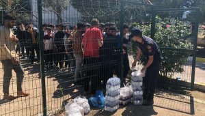 İzmir'de 237 kaçak göçmen ile 10 organizatör yakalandı