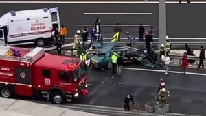 İzmir'de aşırı hız kazası: 2 ölü, 3 yaralı