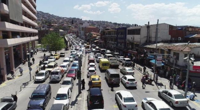 İzmir'de nisan ayında trafiğe kayıtlı araç sayısında artış oldu