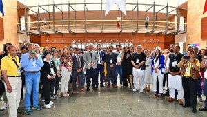 İzmir'de Suluboya Festivali barış mesajlarıyla başladı