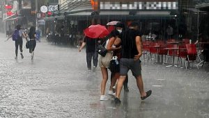 İzmir'in 3 ilçesi için kuvvetli sağanak uyarısı