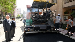 Karabağlar'da ekipler sahaya indi, asfaltlama çalışmaları hızlandı