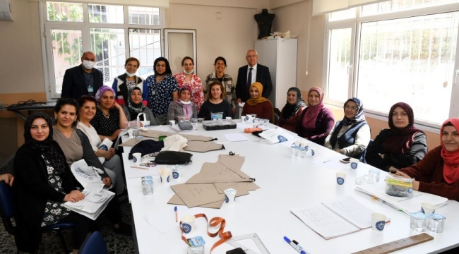 Karabağlar semt merkezinde başkanlı Anneler Günü kutlaması