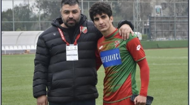 Karşıyaka'da Taha profesyonel oldu