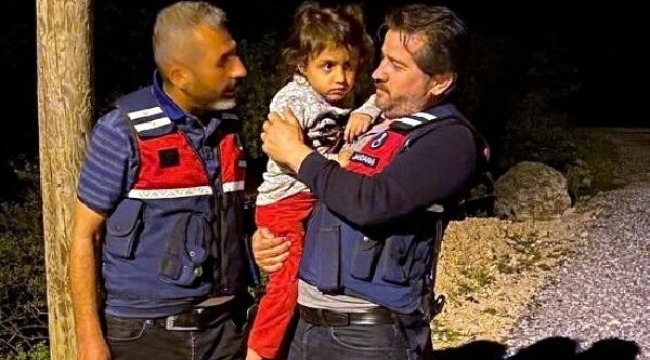 Kaybolan küçük kız, duvar dibinde uyurken bulundu