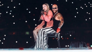 Madonna kucağa oturdu