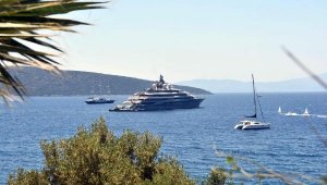 Mega yat 'Flying Fox' Bodrum'a Demir Attı