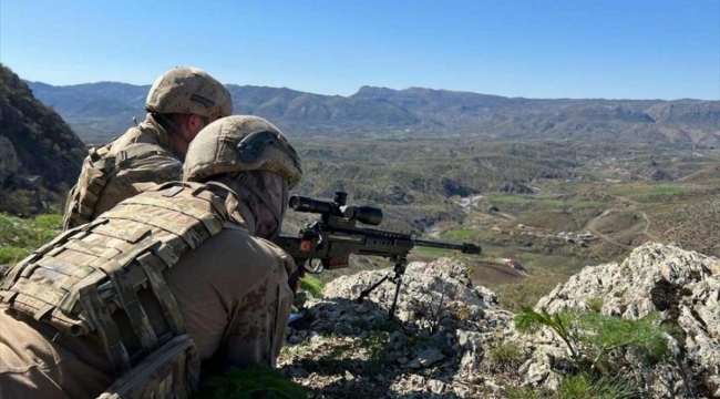 Mehmetçik adım adım peşlerinde! Suriye'de 12 terörist öldürüldü