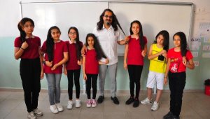 Murat öğretmen uzattığı saçlarını bağışladı