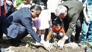 Narlıdere'de çocuklar ekolojik tarım bahçesine kavuştu