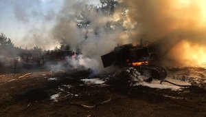 Ormandaki iş makinesi alev alarak küle döndü