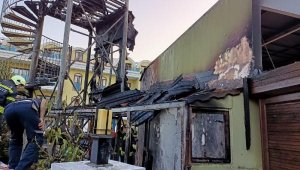 Otelin su kaydırağında çıkan yangın paniğe neden oldu