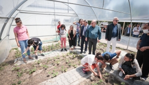 Özfatura ve Batur sayesinde Konak'ın özel çocuklarına bahçe terapisi