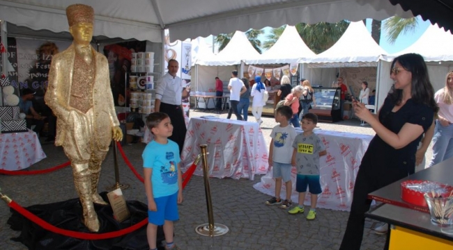 Pasta ve çikolata ustaları İzmir'de! Ata'nın tatlısını yaptılar