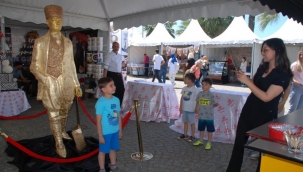 Pasta ve çikolata ustaları İzmir'de! Ata'nın tatlısını yaptılar