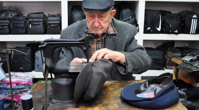 'Şapkacı Fethi', 87 yaşında şapka dikiyor