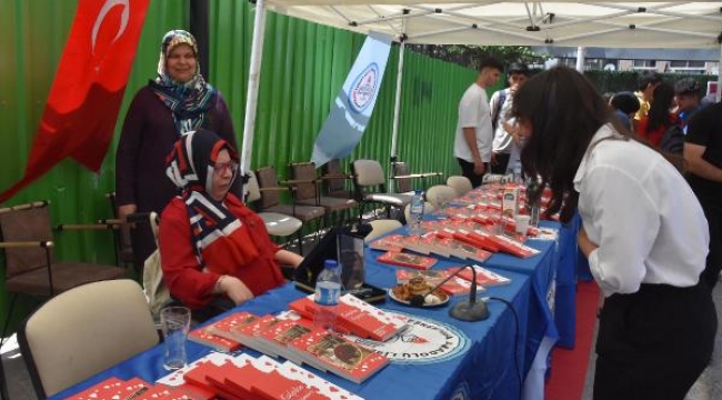 Serebral Palsili Büşra, okuma azmiyle örnek oluyor