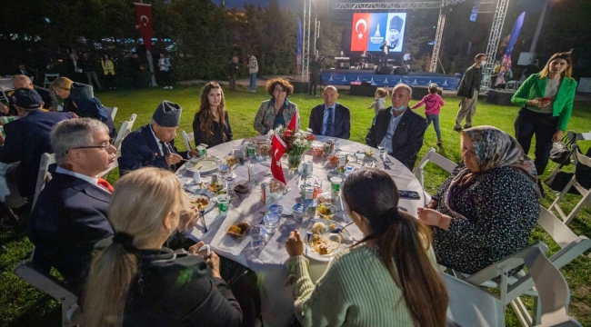 Tarihi Havagazı Fabrikası'nda şükran sofrası kuruldu