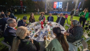 Tarihi Havagazı Fabrikası'nda şükran sofrası kuruldu