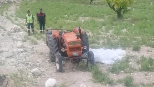 Traktör kazasında ölen kadın, babasıyla aynı kaderi paylaştı