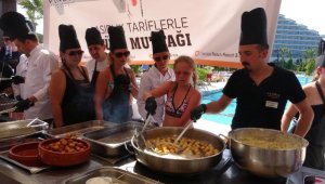 Yabancı turistler Türk yemekleri yaptı