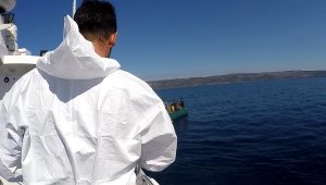 Yunanistan'ın geri ittiği 30 göçmen kurtarıldı