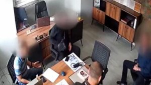 Zorla senet imzalatılan müteahhidin zor anları kamerada