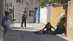 3 kişiyi, sokak köpeklerini besledikleri için öldürmüş