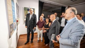 Almanya'ya göçü anlatan 'Hayat Yolları'' sergisi İzmir'de açıldı