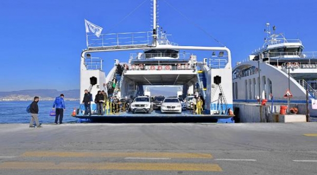 İzmir'de vapur seferleri geçici olarak iptal edildi